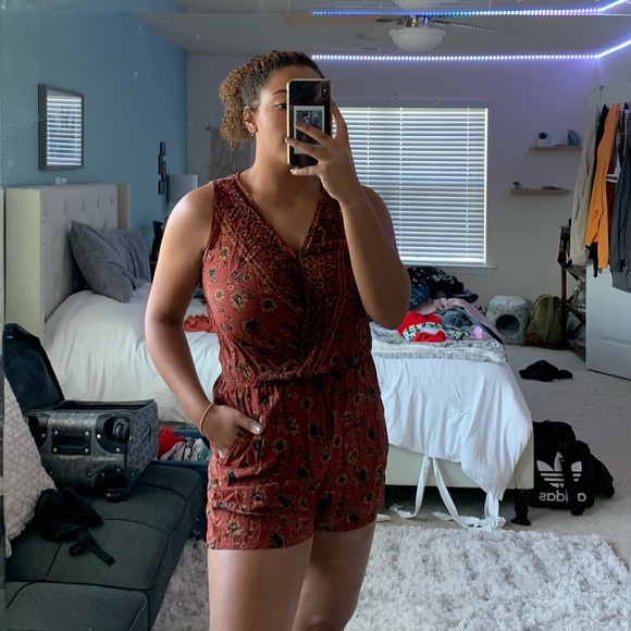 Cute printed romper!! - Picture 1 of 2